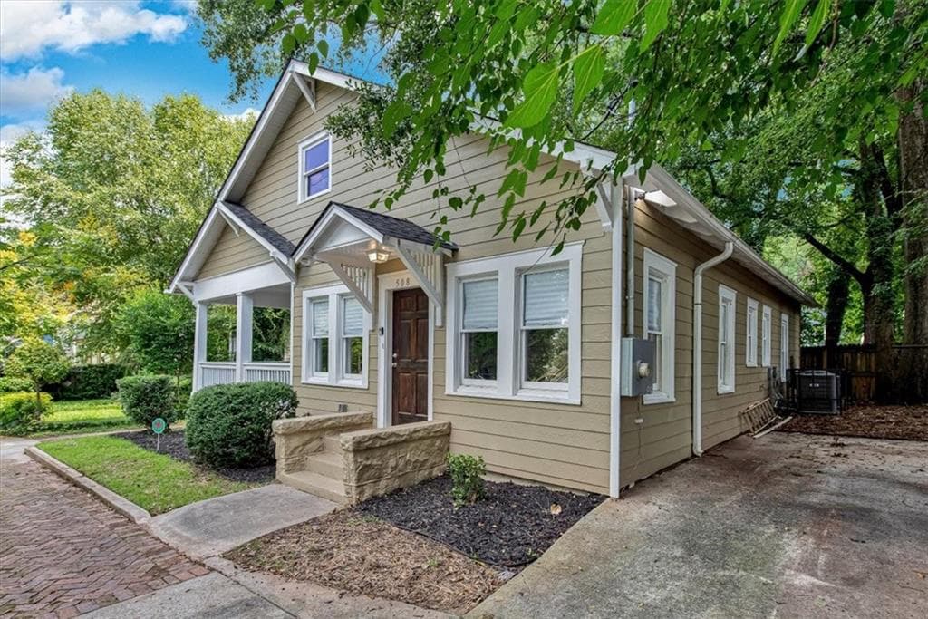 3 bedroom, 2 bathroom, 1,804 sq ft single family residence sold at 508 Lawton Street, Atlanta, GA 30310