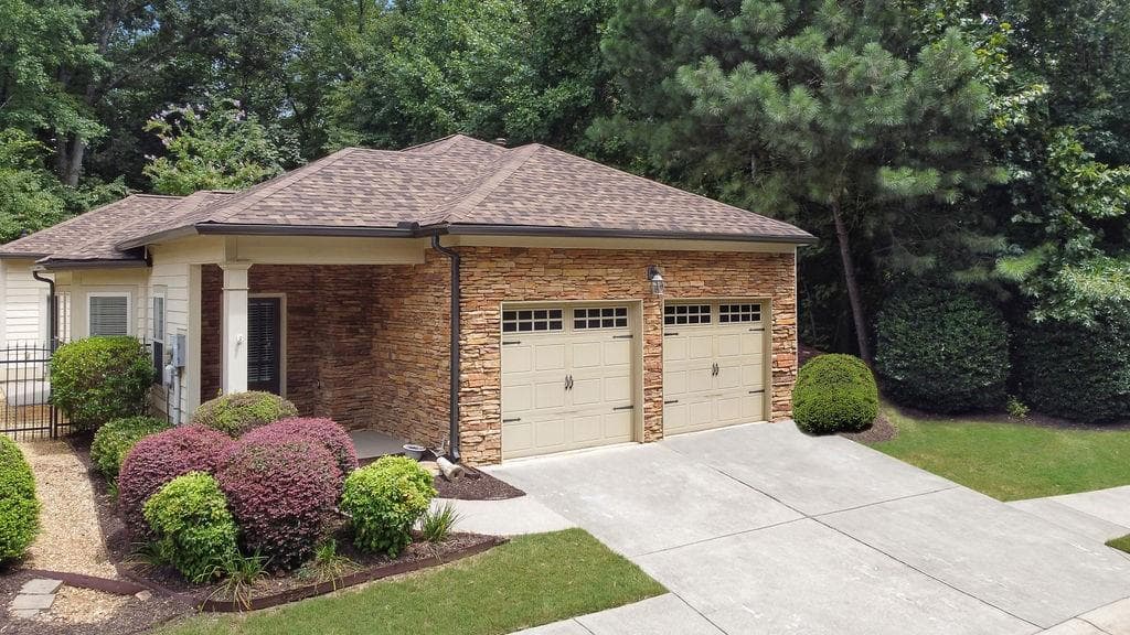 2 bedroom, 2 bathroom, 1,760 sq ft single family residence sold at 229 Oakleaf Drive, Acworth, GA 30102