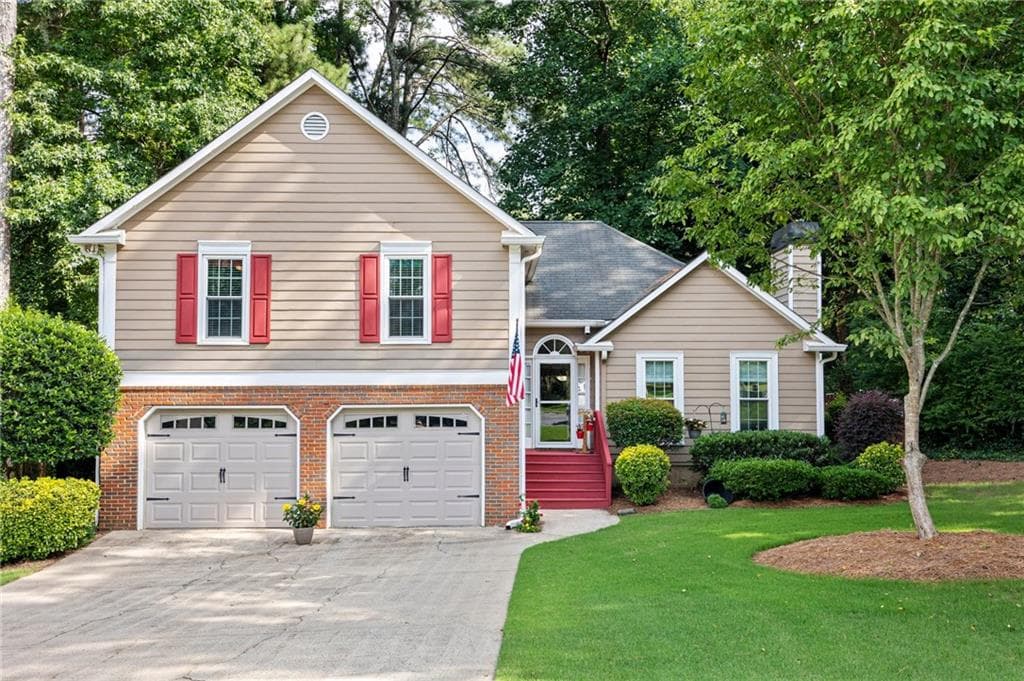 4 bedroom, 2 bathroom, 2,056 sq ft single family residence sold at 2173 Kildare Way, Kennesaw, GA 30152