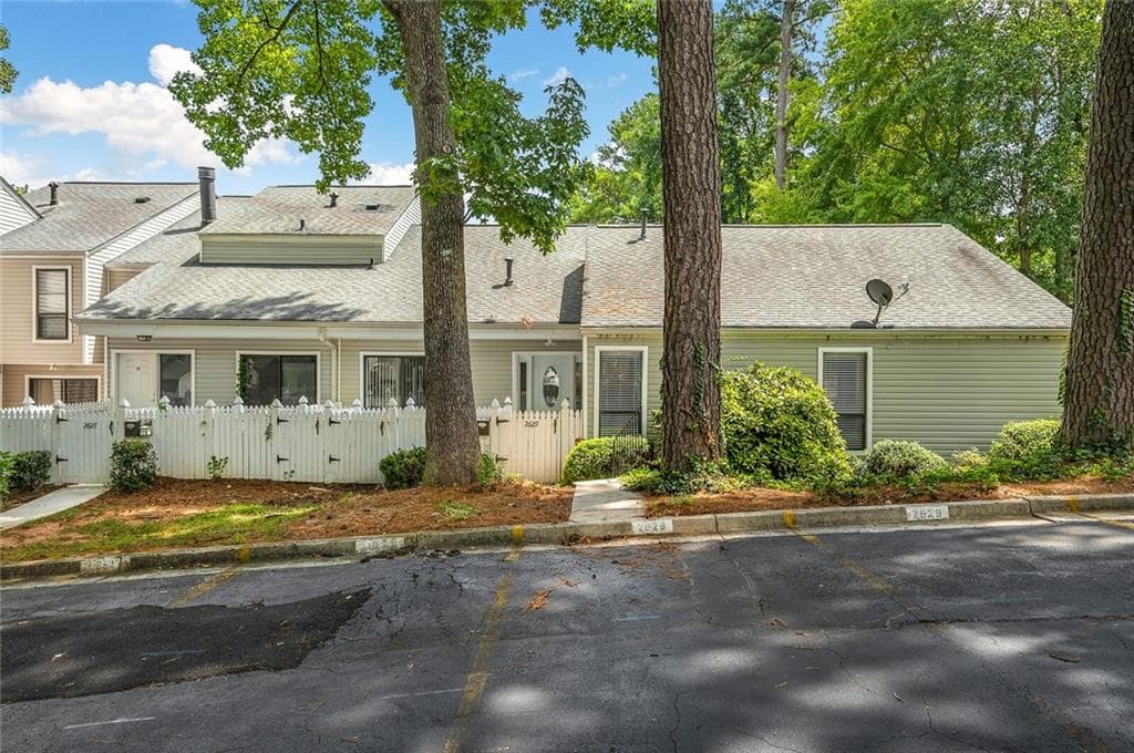3 bedroom, 2 bathroom, 1,470 sq ft condominium sold at 2629 Meadowlawn Drive, Marietta, GA 30067