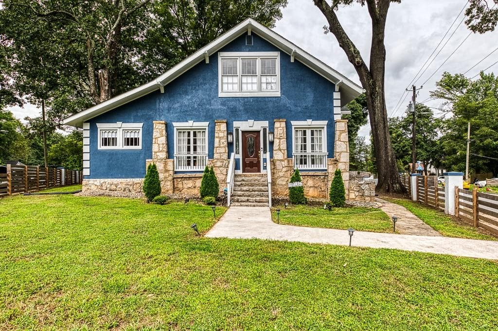 4 bedroom, 3 bathroom, 3,476 sq ft single family residence sold at 1096 Arlington Avenue, Atlanta, GA 30310