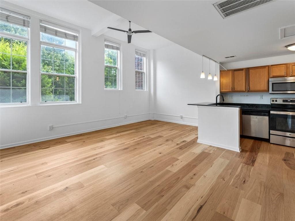 2 bedroom, 1 bathroom, 890 sq ft condominium sold at 1031 State Street 201, Atlanta, GA 30318