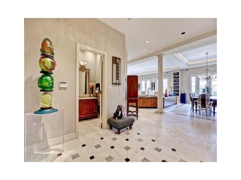 2 bedroom, 4,034 sq ft condominium sold at 2724 Peachtree Road 602, Atlanta, GA 30305