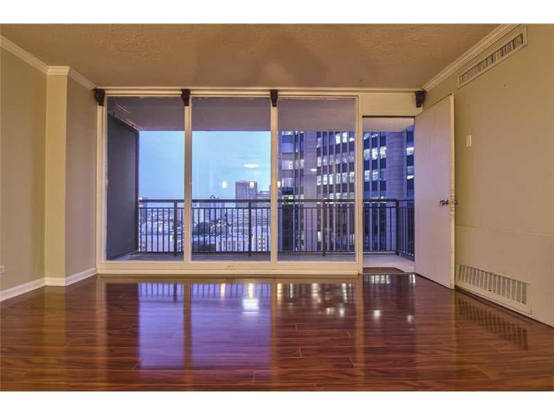 2 bedroom, 992 sq ft condominium sold at 620 Peachtree Street 2011, Atlanta, GA 30308