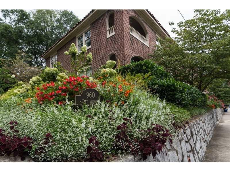 2 bedroom, 900 sq ft condominium sold at 960 Taft Avenue 9, Atlanta, GA 30309
