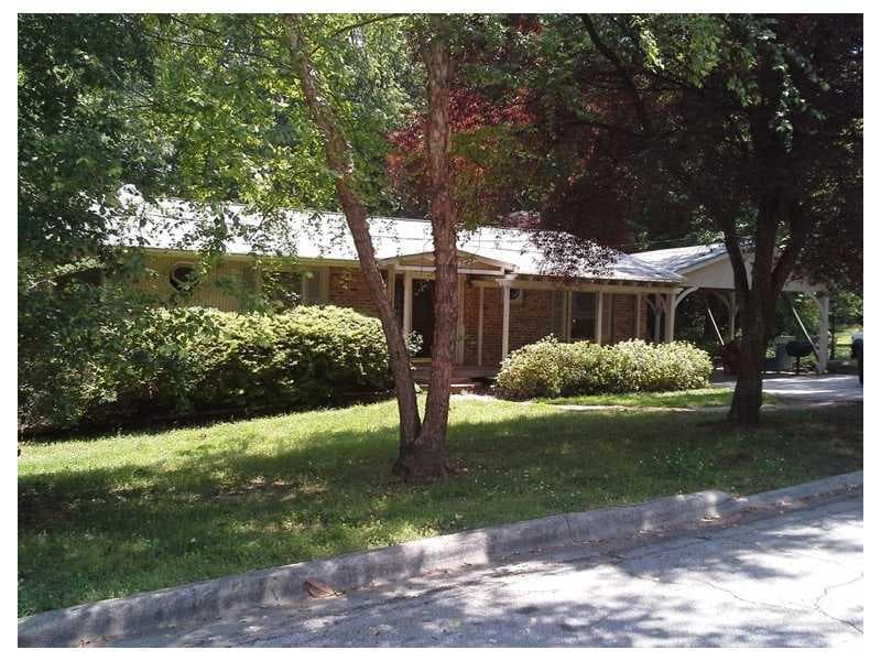 4 bedroom, 1,560 sq ft single family residence sold at 1454 Longview Drive, Gainesville, GA 30501