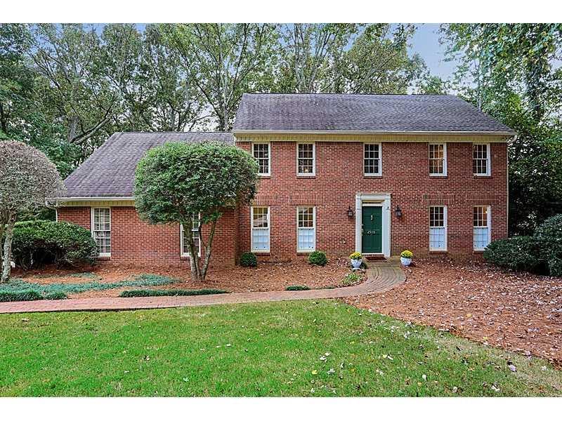 5 bedroom, 2,853 sq ft single family residence sold at 2976 Vinings Forest Way, Atlanta, GA 30339