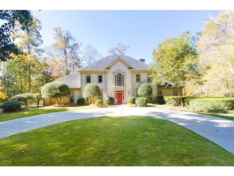 7 bedroom, 6,173 sq ft single family residence sold at 725 W Conway Drive, Atlanta, GA 30327