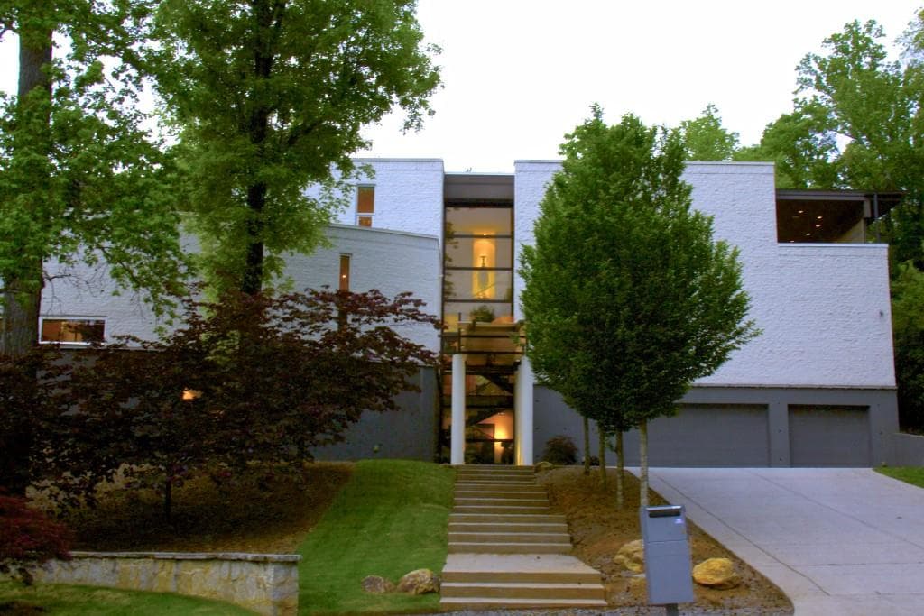 5 bedroom, 6,689 sq ft single family residence sold at 14 Lake Forrest Lane, Atlanta, GA 30342