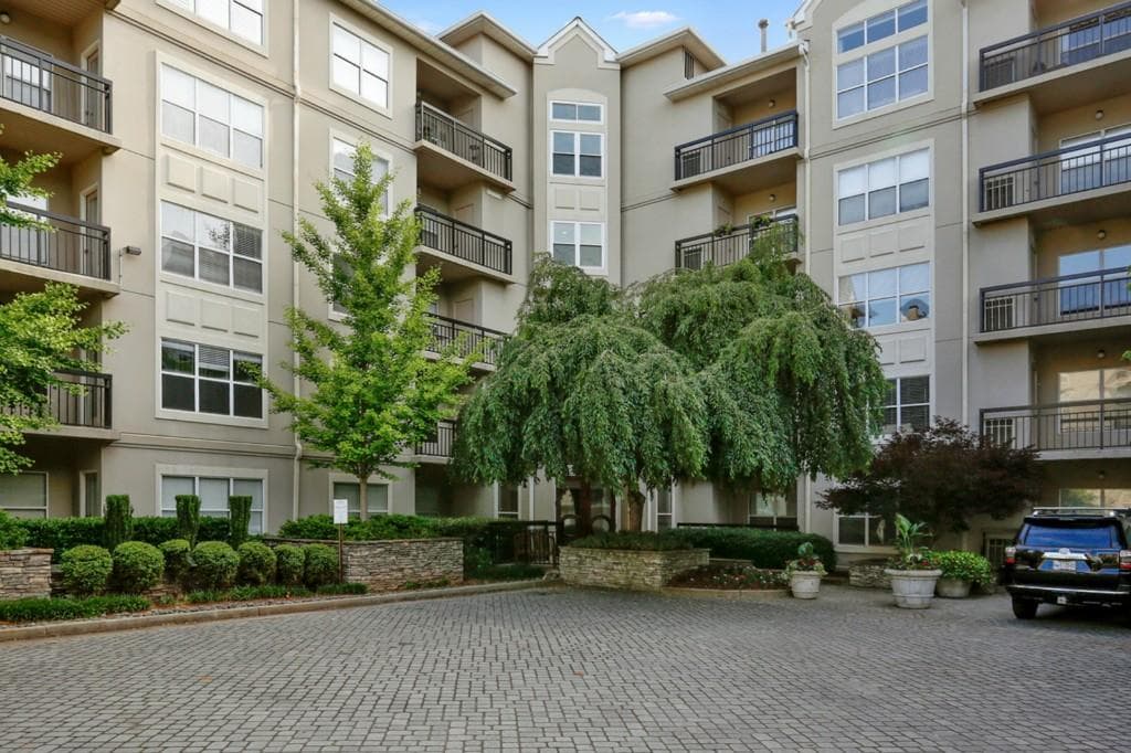 2 bedroom, 1,300 sq ft condominium sold at 2207 River Green Drive 2207, Atlanta, GA 30327