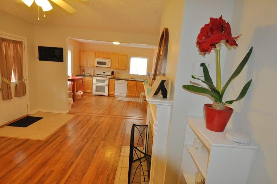 2 bedroom, 1,043 sq ft single family residence sold at 410 Wilkinson Drive, Atlanta, GA 30317