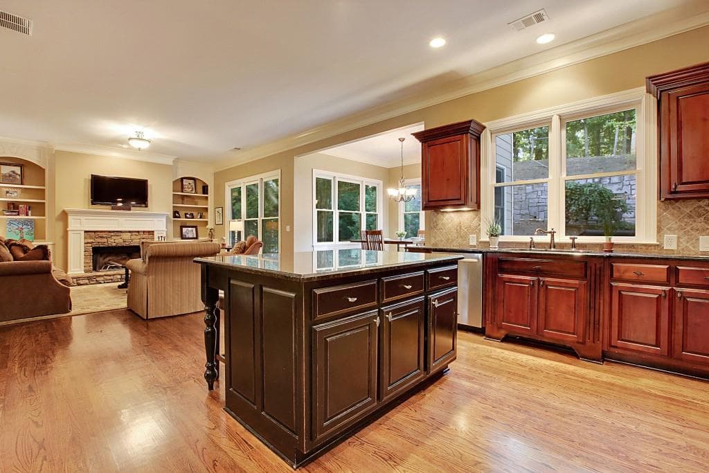 2990 Woodvale Court, Alpharetta, GA 30022 — most recent listing photo