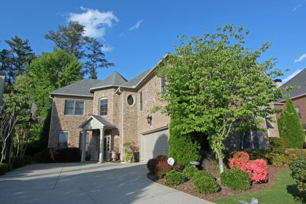 5 bedroom, 4,878 sq ft single family residence sold at 7882 Stratford Lane, Sandy Springs, GA 30350