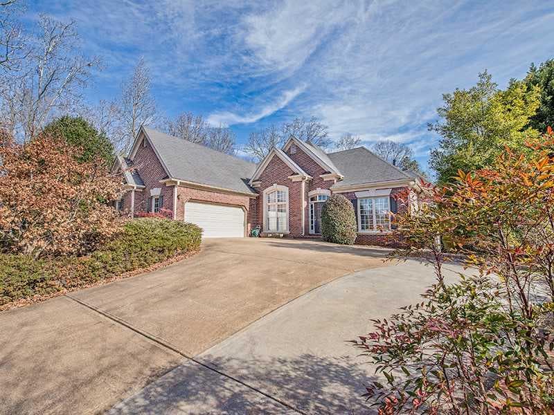 4 bedroom, 3,918 sq ft single family residence sold at 5070 Oakmont Bend Drive, Alpharetta, GA 30004