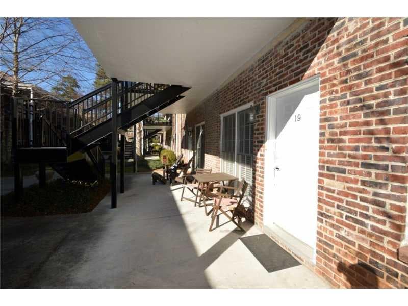 2 bedroom, 1,090 sq ft condominium sold at 3675 Peachtree Road 19, Atlanta, GA 30319