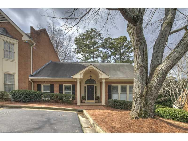 2 bedroom condominium sold at 3075 Howell Mill Road 4, Atlanta, GA 30327
