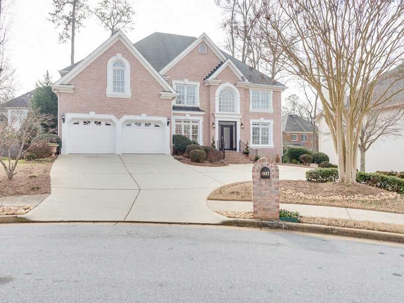 6 bedroom, 3,221 sq ft single family residence sold at 1927 Durand Mill Drive, Atlanta, GA 30307