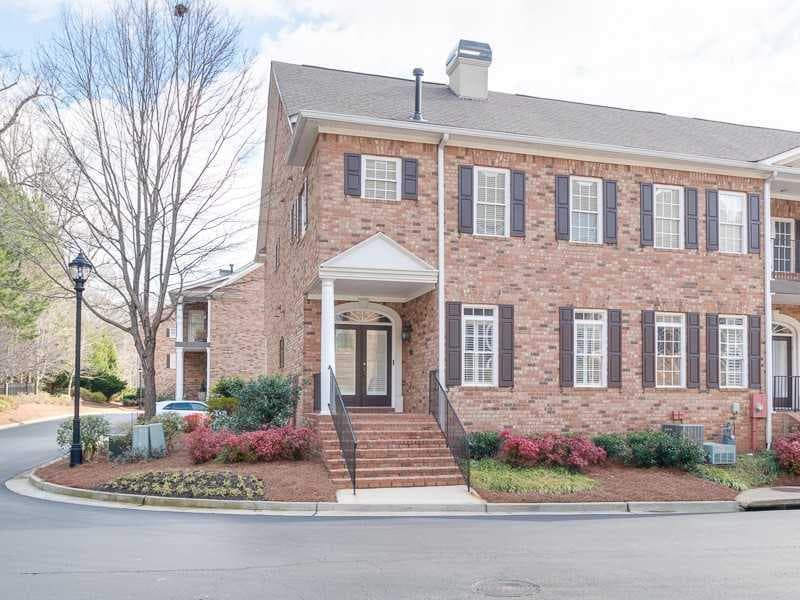 3 bedroom townhouse sold at 2584 Oglethorpe Circle, Atlanta, GA 30319