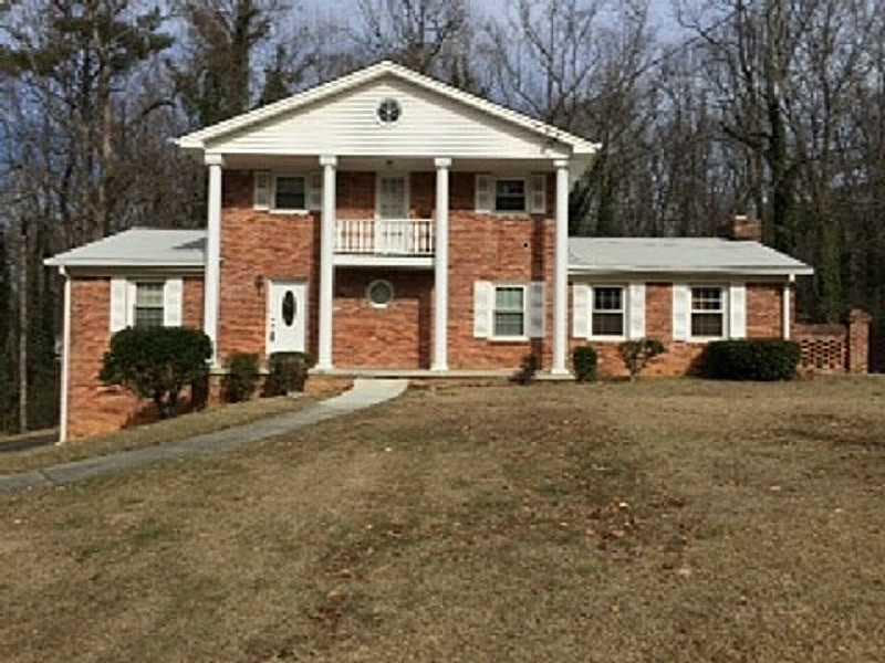1606 Bishop Hollow Run, Dunwoody, GA 30338 — most recent listing photo