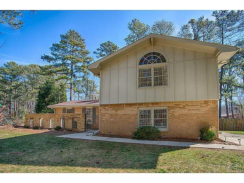 4 bedroom, 2,290 sq ft single family residence sold at 2689 Gleneagles Drive, Tucker, GA 30084