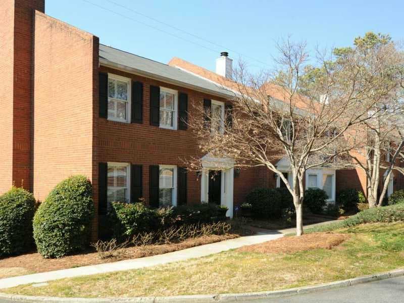 3 bedroom, 2,016 sq ft townhouse sold at 3873 Roswell Road 1, Atlanta, GA 30342