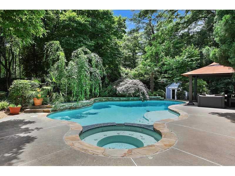 3 bedroom, 2,008 sq ft single family residence sold at 4066 Powers Ferry Road, Atlanta, GA 30342