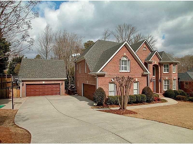 4 bedroom, 4,200 sq ft single family residence sold at 2422 Glen Oaks Court, Atlanta, GA 30345