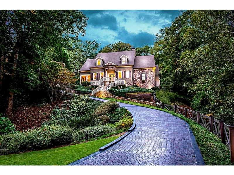 5 bedroom, 6,750 sq ft single family residence sold at 7560 Bridgegate Court, Sandy Springs, GA 30350