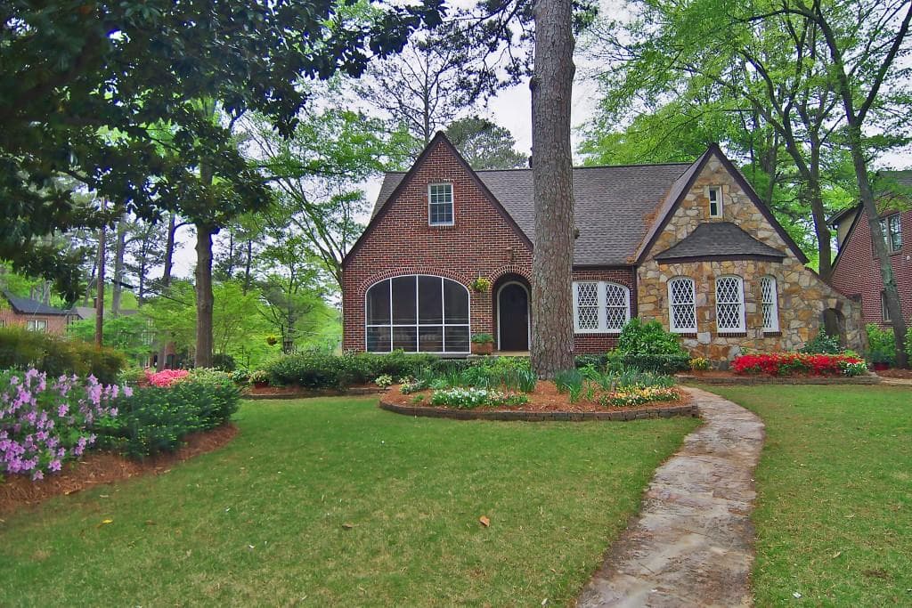 4 bedroom, 4,026 sq ft single family residence sold at 1621 Johnson Road, Atlanta, GA 30306