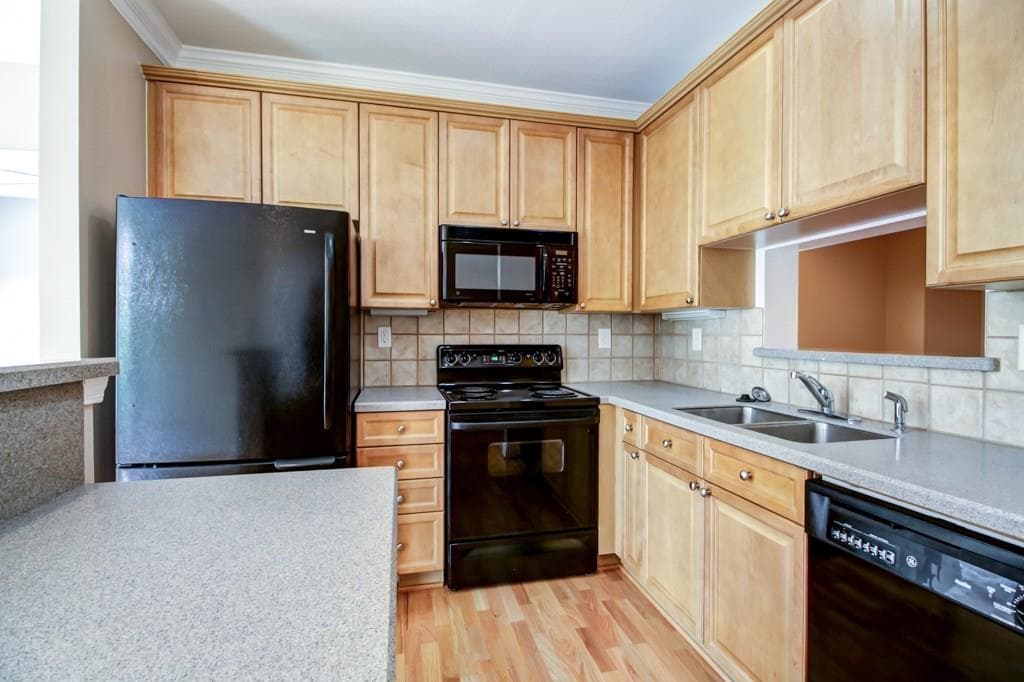 1304 Stratford Commons, Decatur, GA 30033 — most recent listing photo