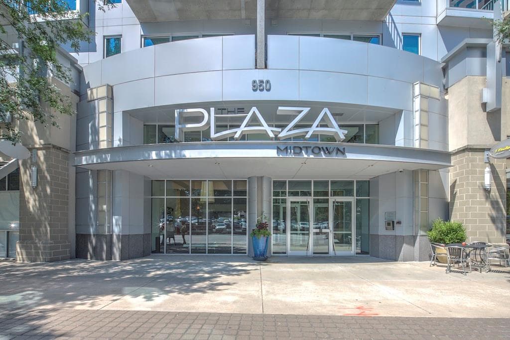 1 bedroom, 812 sq ft condominium sold at 950 W Peachtree Street 802, Atlanta, GA 30309