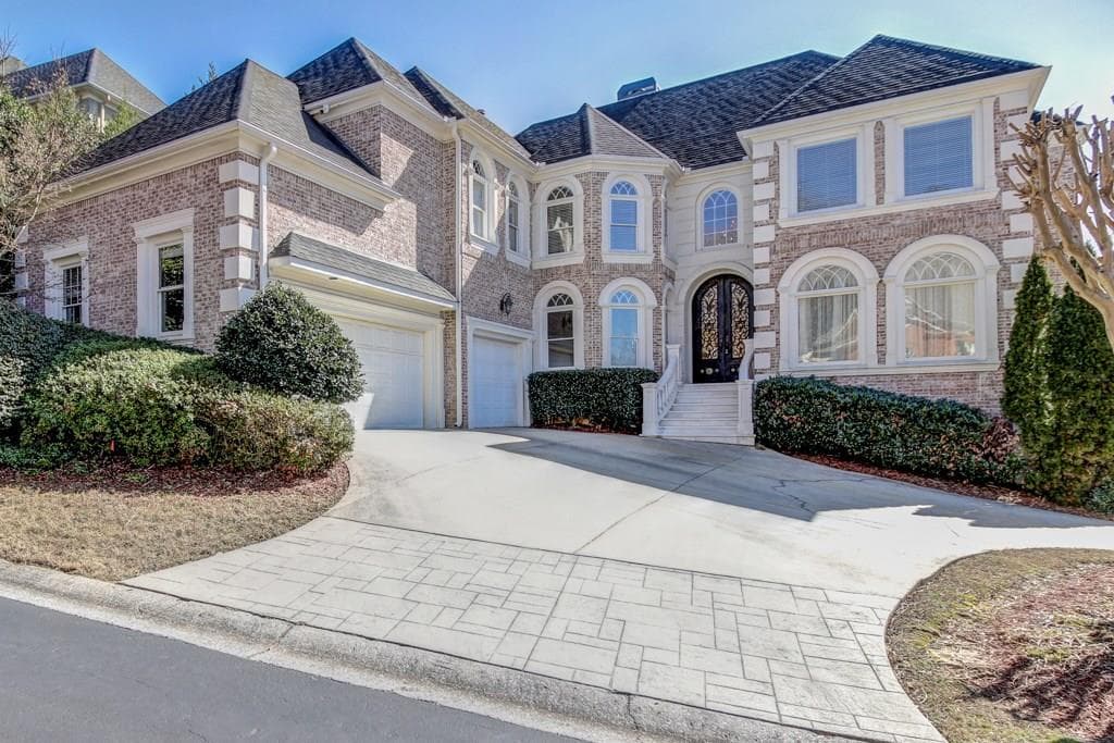 6 bedroom, 4,913 sq ft single family residence sold at 2302 Garden Park Drive, Smyrna, GA 30080