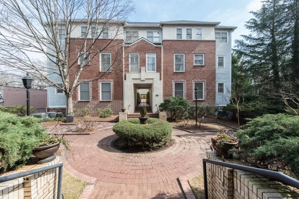 2 bedroom, 1,250 sq ft condominium sold at 1170 N Highland Avenue B9, Atlanta, GA 30306