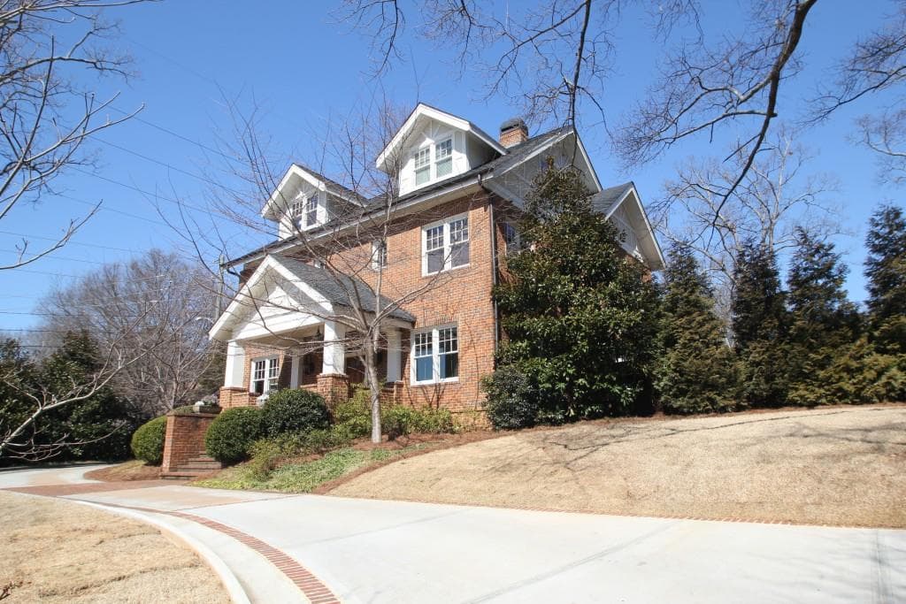 6 bedroom, 5,827 sq ft single family residence sold at 1186 Fairview Road, Atlanta, GA 30306