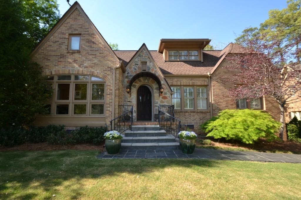 3 bedroom, 3,350 sq ft single family residence sold at 1282 Oxford Road, Atlanta, GA 30306