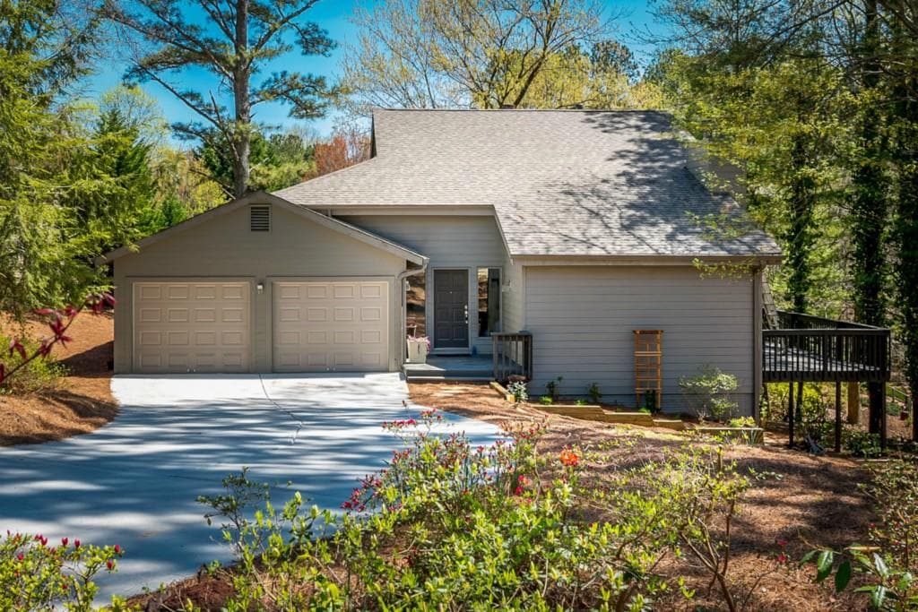 4 bedroom, 4,216 sq ft single family residence sold at 3800 Galloway Drive, Roswell, GA 30075