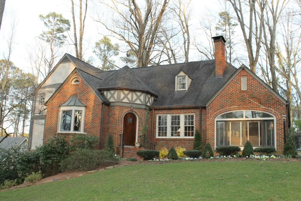 5 bedroom, 5,200 sq ft single family residence sold at 4041 North Stratford Road, Atlanta, GA 30342