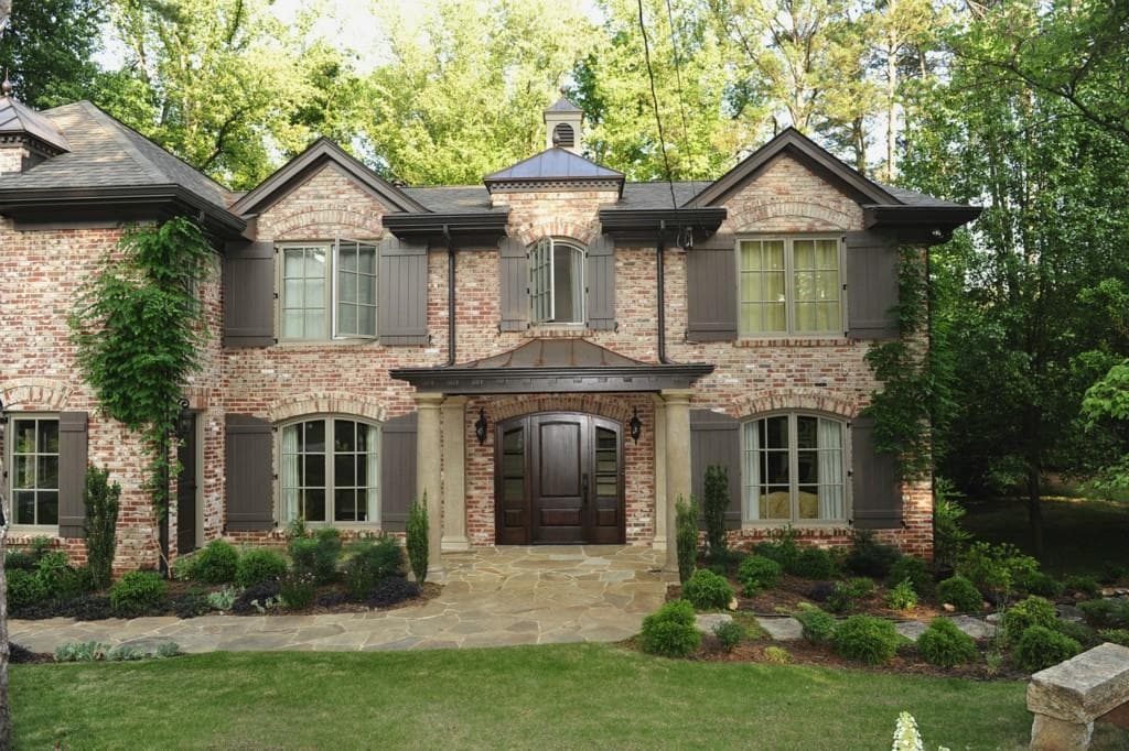 4 bedroom, 4,350 sq ft single family residence sold at 1725 Alderbrook Court, Atlanta, GA 30345