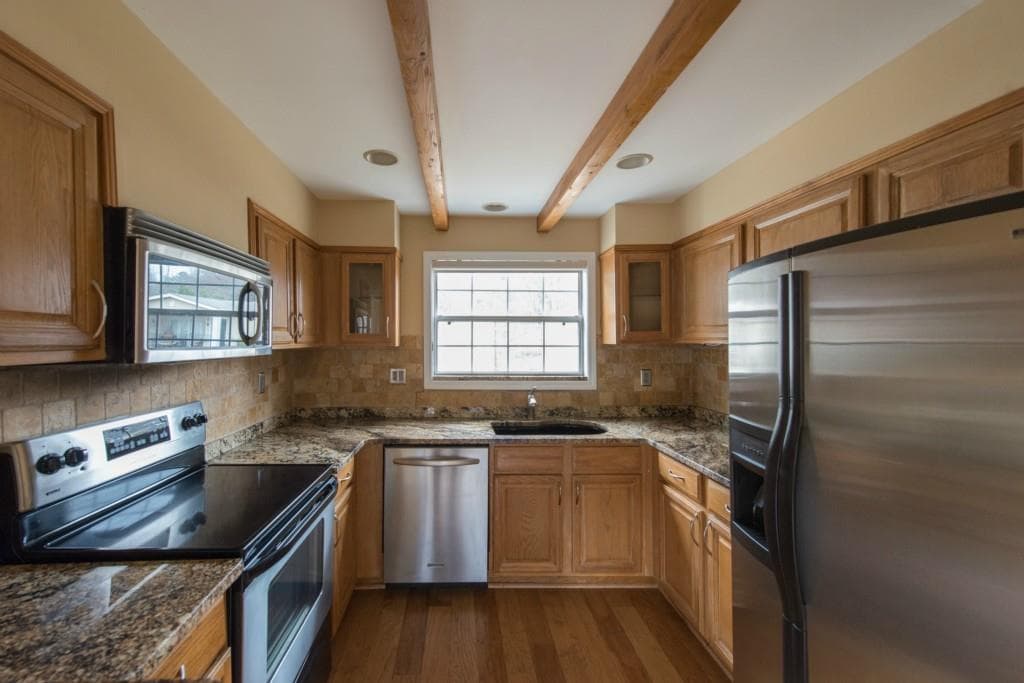 2 bedroom, 1,020 sq ft condominium sold at 311 Peachtree Hills Avenue 17B, Atlanta, GA 30305