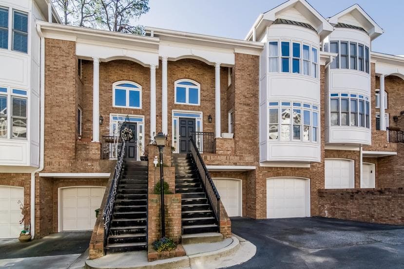 3 bedroom townhouse sold at 1011 Heatherbrooke Lane 1011, Atlanta, GA 30324