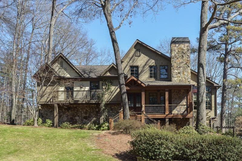 4 bedroom, 3,931 sq ft single family residence sold at 4895 High Point Road, Sandy Springs, GA 30342