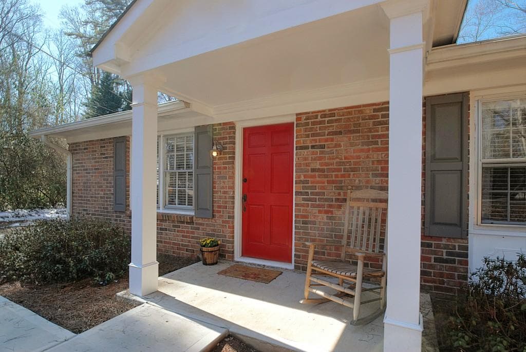 165 W Lake Drive, Roswell, GA 30075 — most recent listing photo