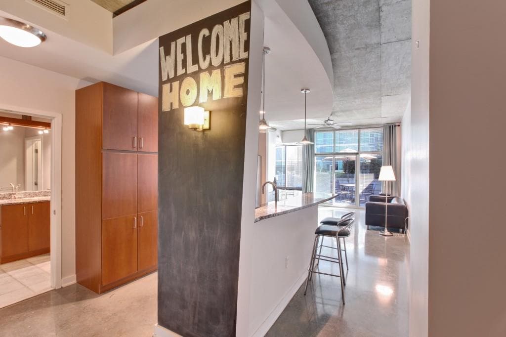 1 bedroom, 849 sq ft condominium sold at 943 Peachtree Street 702, Atlanta, GA 30309