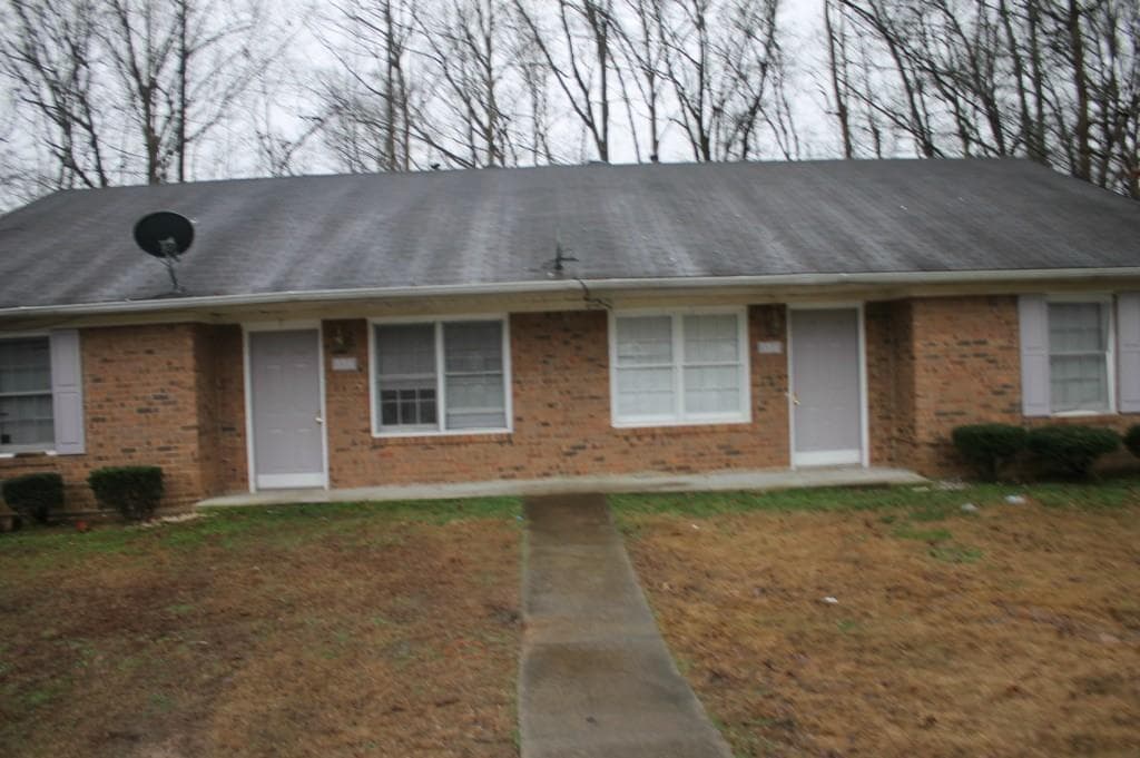 duplex sold at 556 Jackson Park Lane, Suwanee, GA 30024