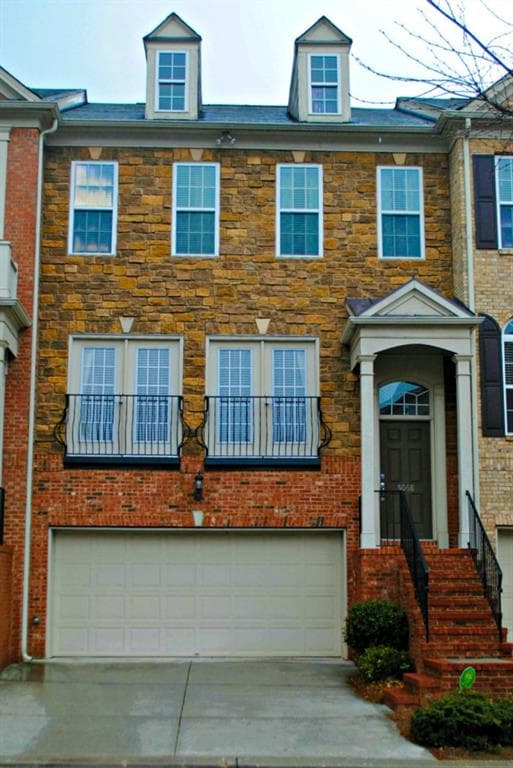 4 bedroom, 2,404 sq ft townhouse sold at 5068 Leeshire Trail 6913, Atlanta, GA 30339