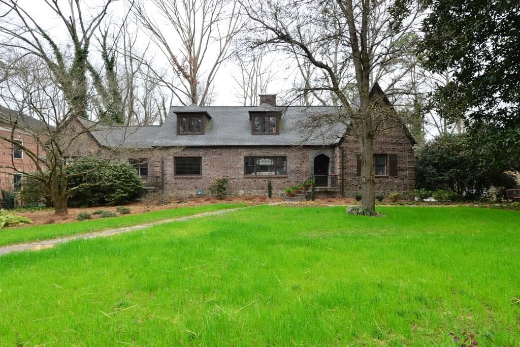4 bedroom, 3,064 sq ft single family residence sold at 4110 Peachtree Dunwoody Road, Atlanta, GA 30342