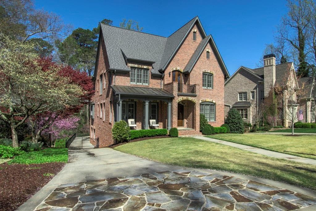 5 bedroom, 6,735 sq ft single family residence sold at 2668 Ellwood Drive, Atlanta, GA 30305