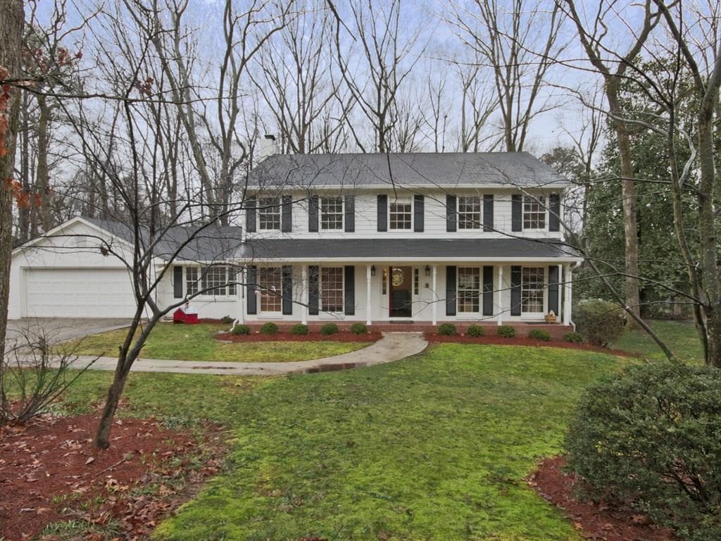 5 bedroom, 2,712 sq ft single family residence sold at 785 Spalding Drive, Sandy Springs, GA 30328