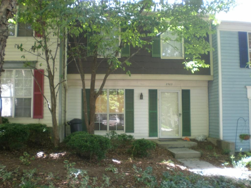 2 bedroom, 1,200 sq ft townhouse sold at 2302 Queen Anne Court, Atlanta, GA 30350