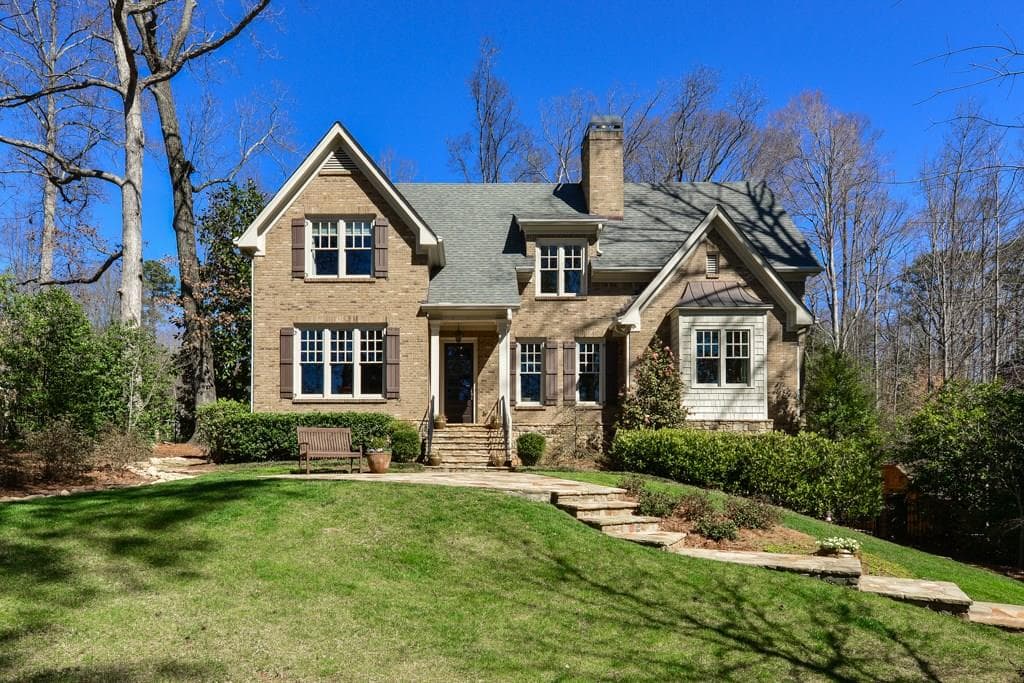6 bedroom, 6,959 sq ft single family residence sold at 8 W Wieuca Road, Atlanta, GA 30342
